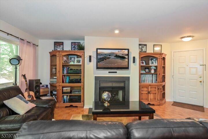 Property Photo:  135 Mulberry Rd Unit 6 135  NJ 07446 