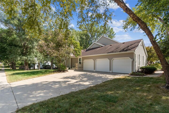Property Photo: 813 56th Street IA 50266