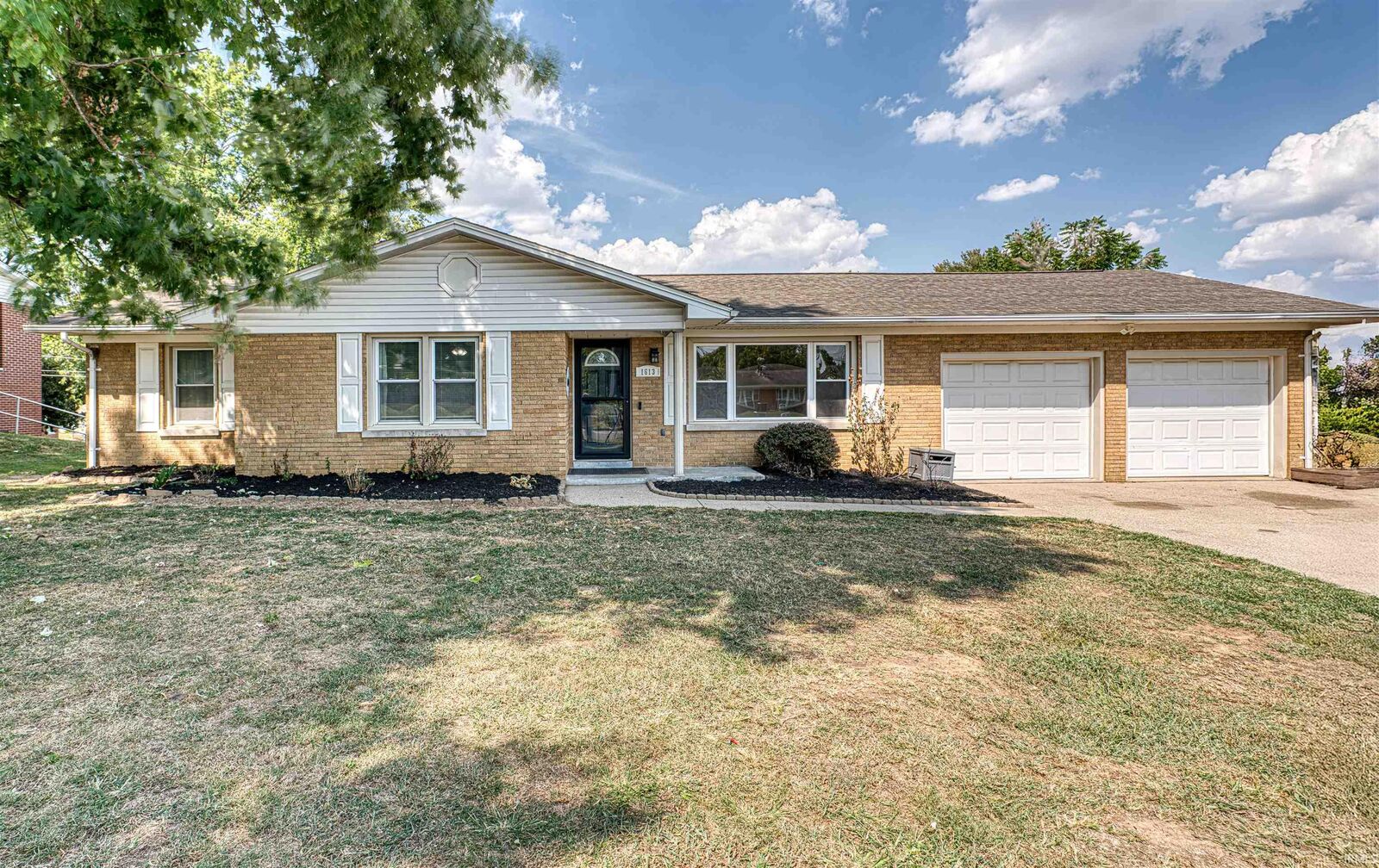Property Photo:  1613 Country Club Road  IN 47620 