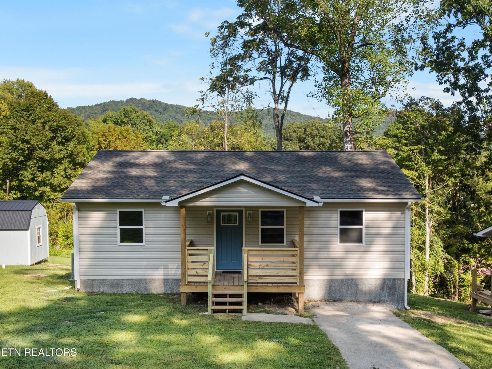 Property Photo: 412 W Hemlock St TN 37766