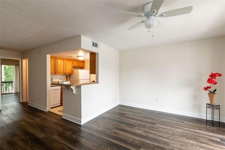 Property Photo:  3555 SW 20th Avenue 15  FL 32607 
