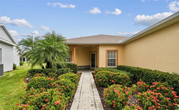 Property Photo: 253 Lake Cassidy Dr FL 34759