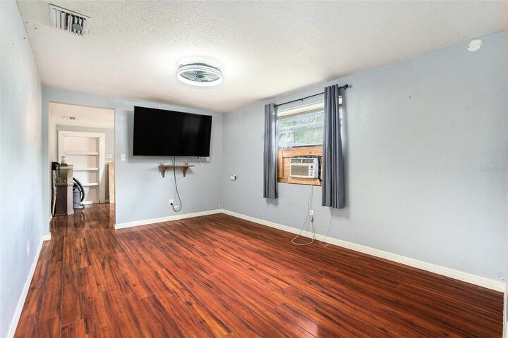 Property Photo: 3007 N 76th Street FL 33619