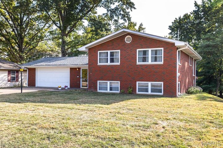 Property Photo: 118 Pamela Drive IL 62223