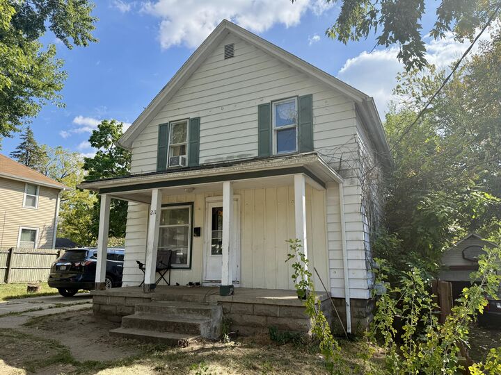 Property Photo:  211 Wall Street  MI 49203 