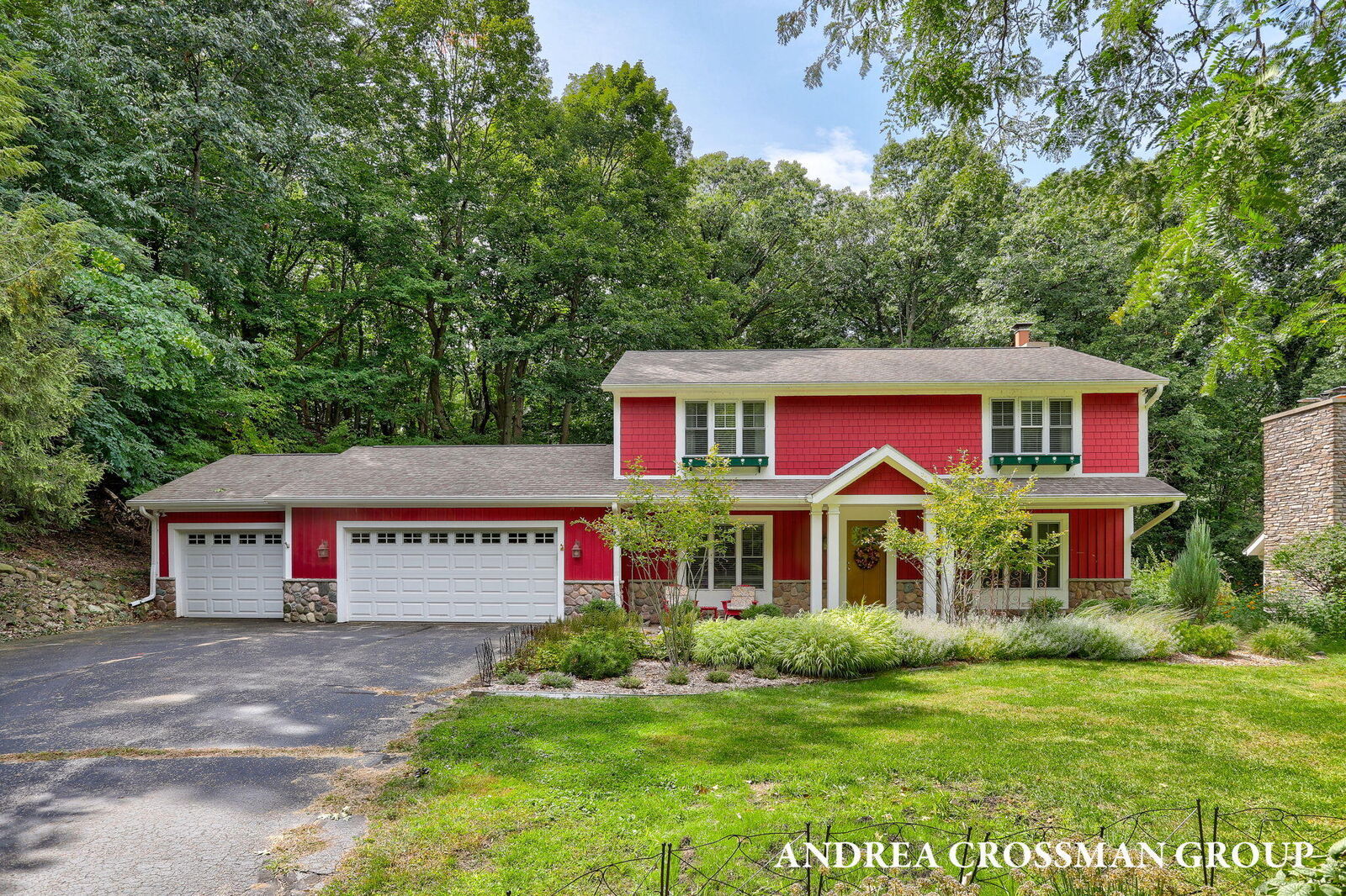 Property Photo: 210 Timbercrest Court MI 49424