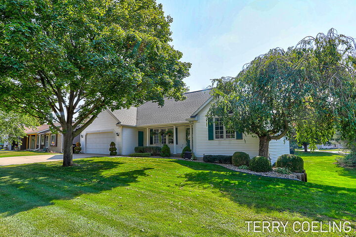 Property Photo:  3110 N Bluff Court  MI 49426