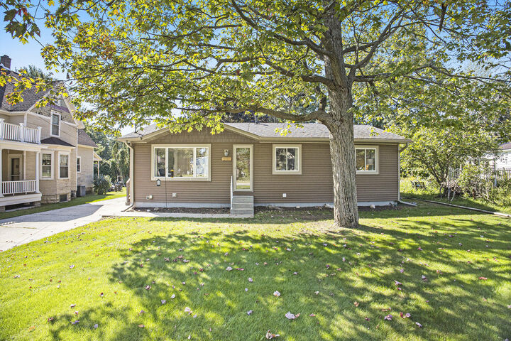 Property Photo:  1600 Waverly Avenue  MI 49417 