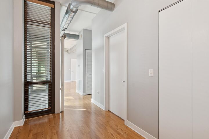 Property Photo: 660 W Wayman Street 501 IL 60661