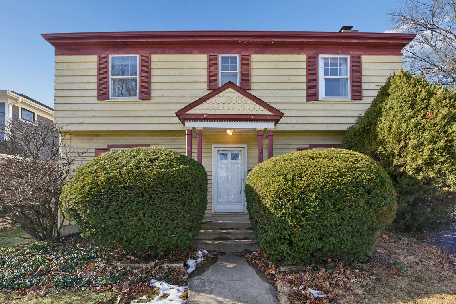 Property Photo:  240 N Willow Road  IL 60126 