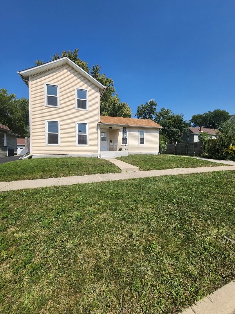 Property Photo:  450 Center Avenue W  IL 60505 