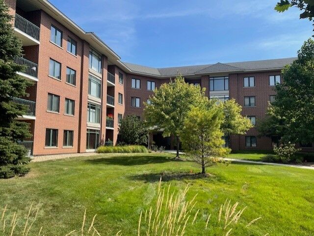 Property Photo:  875 E. 22nd Street 220  IL 60148 