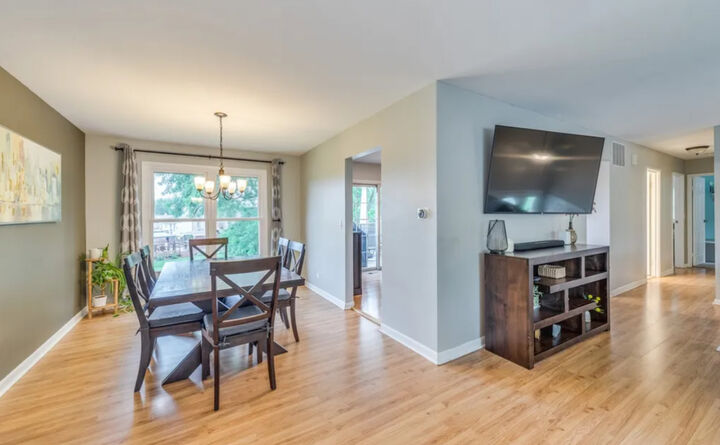Property Photo: 655 Oklahoma Circle IL 60007