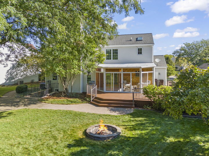 Property Photo:  1818 Woodhaven Drive  IL 60014 
