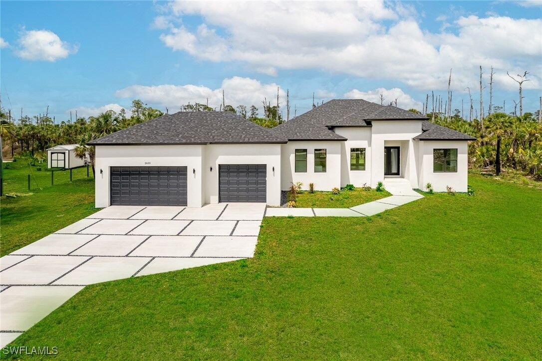 Property Photo: 2633 22nd Avenue SE FL 34117