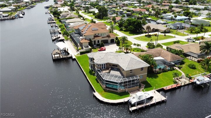 Property Photo:  2123 SE 25th Lane  FL 33904 