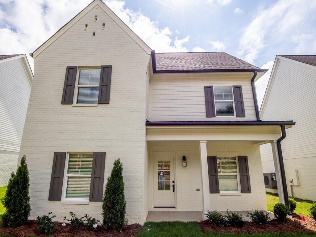 Property Photo:  303 Magnolia Court  MS 38655 
