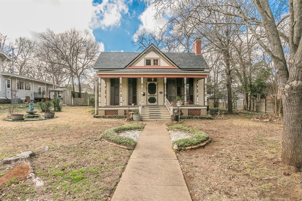 Property Photo: 511 S Royall Street TX 75801