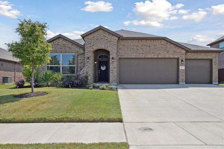 Property Photo: 541 Dunster Lane TX 76131