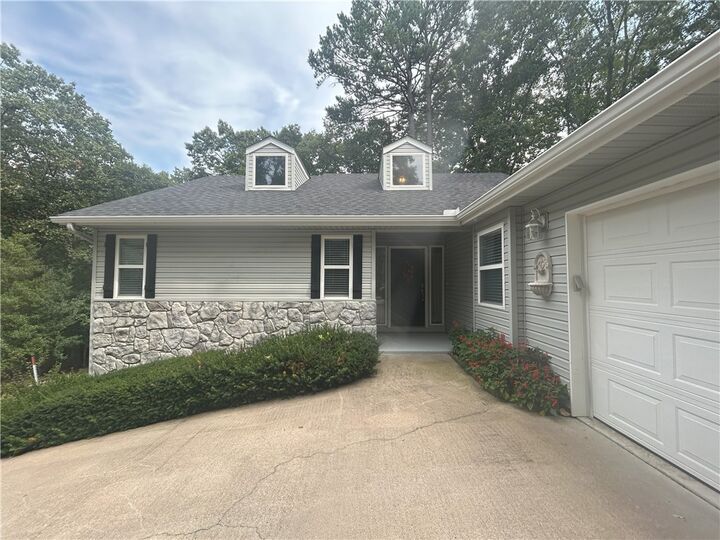 Property Photo:  2 Stewkley Lane  AR 72714 