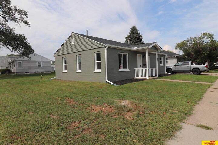 Property Photo:  805 N Grant Street  NE 68025 