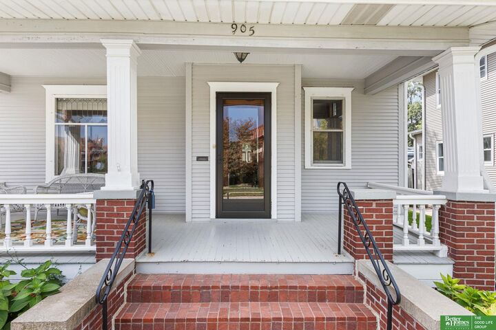 Property Photo: 905 William Street NE 68108-9999
