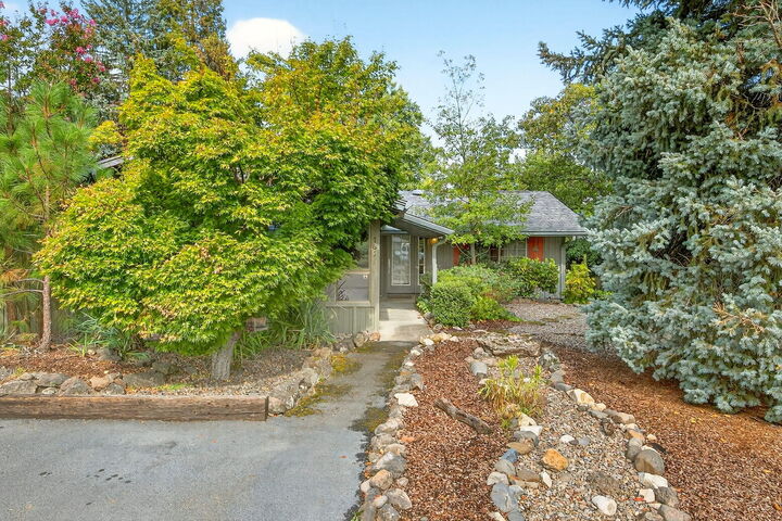 767 Twin Pines Circle  Ashland OR 97520 photo