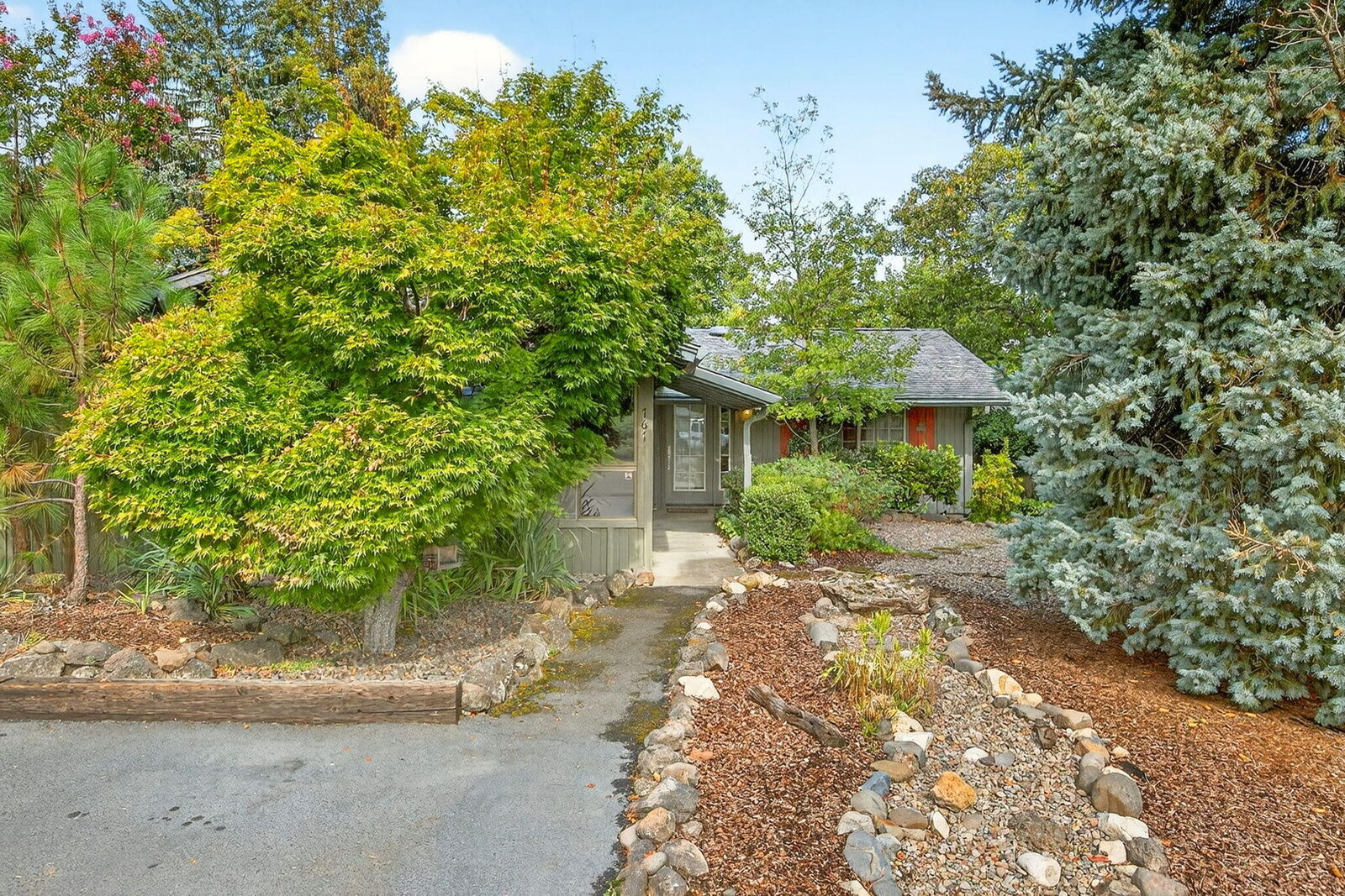 Property Photo: 767 Twin Pines Circle OR 97520