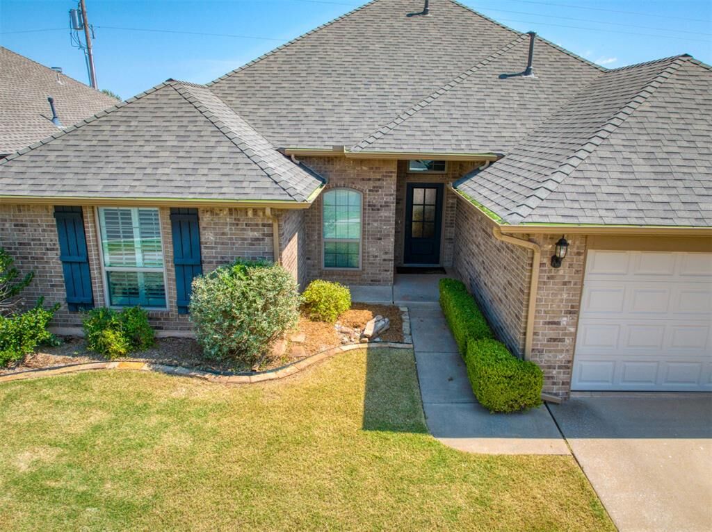 Property Photo:  17032 Hardwood Place  OK 73012 