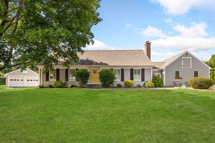 Property Photo:  11 Stonegate  RI 02885 