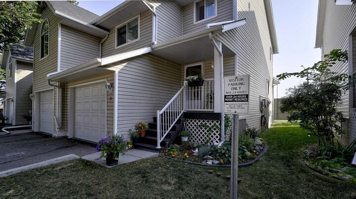 Photo de la propriété:  567 Edmonton Trail NE 9  AB T4B 2L4 