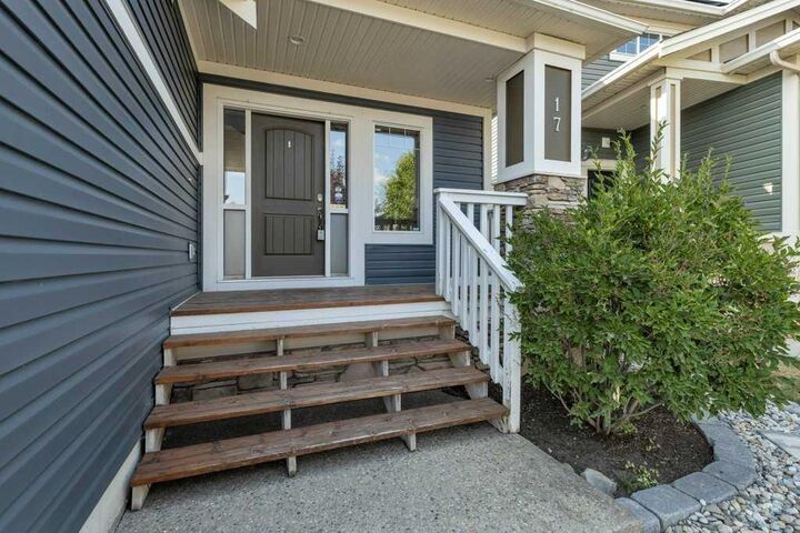 Property Photo:  17 Luxstone Rise SW  AB T4B 0J9 