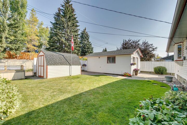 Property Photo: 5751 Dalmead Crescent NW AB T3A 1E8
