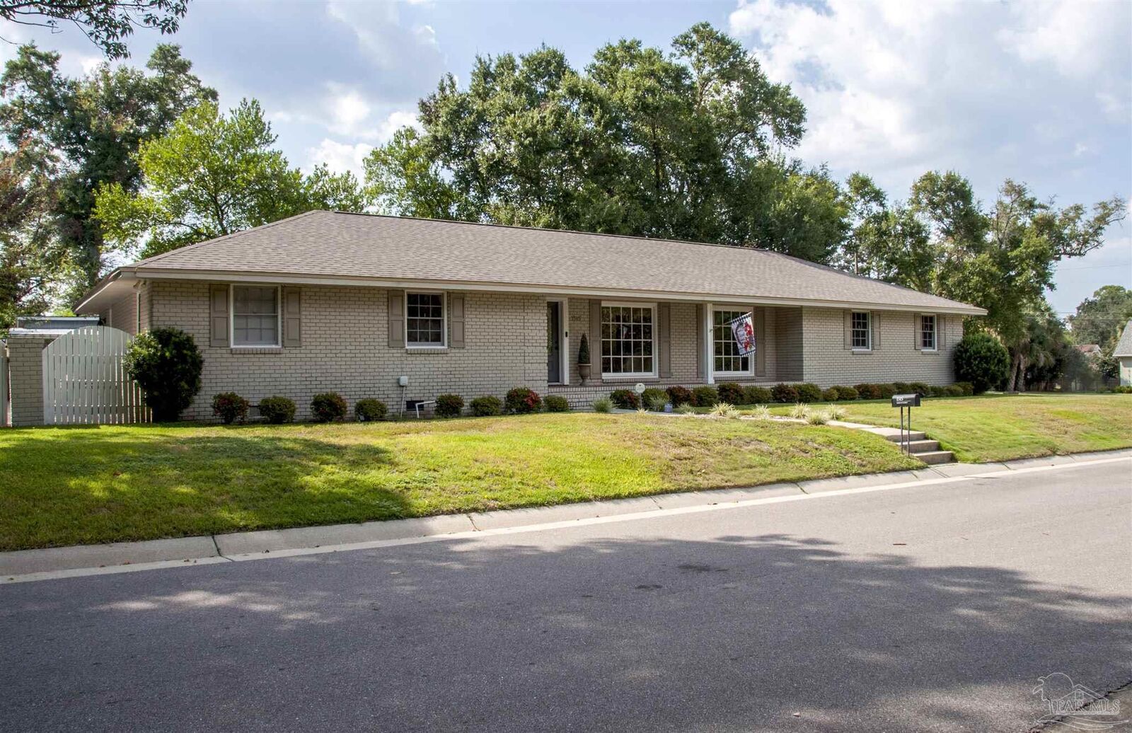 Property Photo:  1515 N B St  FL 32501 