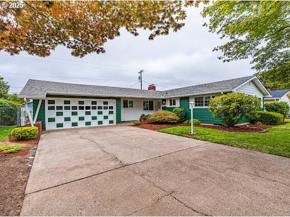 Property Photo:  3138 Columbine St  OR 97404 
