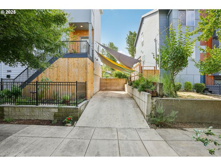 Property Photo:  3140 SE Francis St  OR 97202 