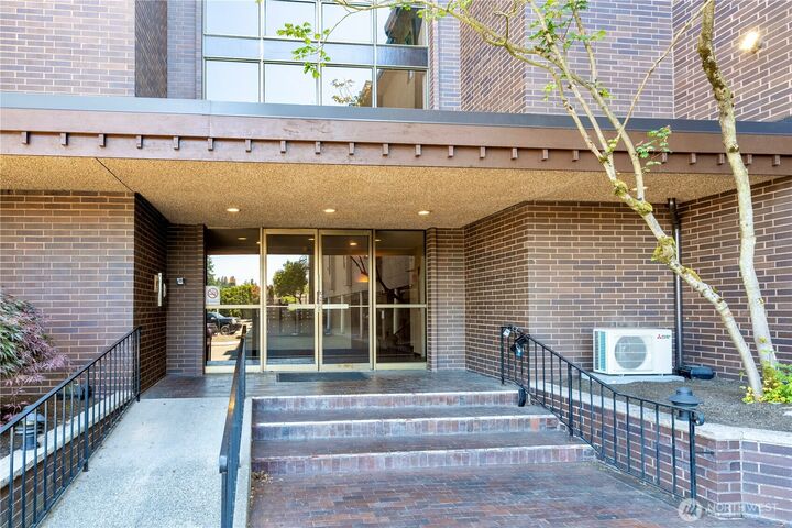 Property Photo: 5915 Highway Place 404 WA 98203