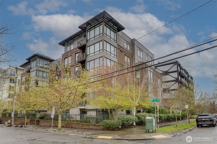 4547  8th Avenue NE 204  Seattle WA 98105 photo