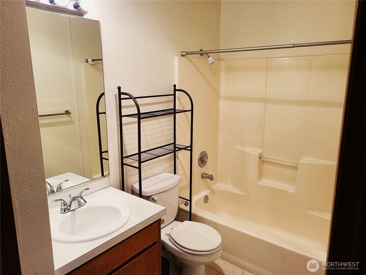 Property Photo: 14009 32nd Avenue NE 101 WA 98125