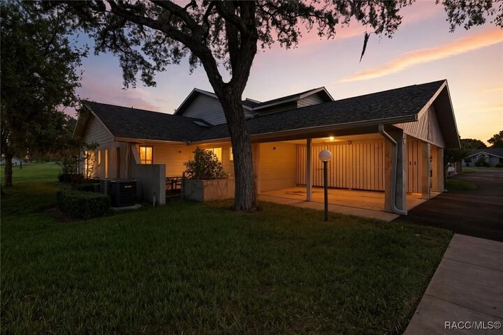 Property Photo:  760 E Gilchrist Court 4A  FL 34442 