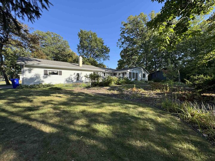 Property Photo:  2503 E Harmon Street  WI 54915-2504