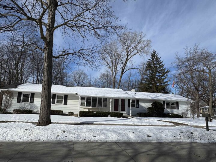 Property Photo:  2503 E Harmon Street  WI 54915-2504 