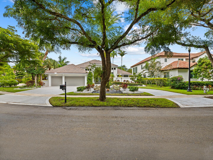 Property Photo: 1048 SW 21st Avenue FL 33486