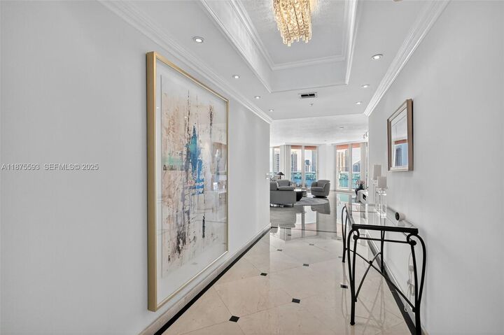 Property Photo: 3370 Hidden Bay Dr 1808 FL 33180