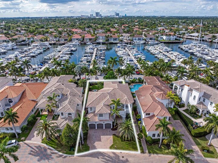 Property Photo:  1260 Hatteras Ln  FL 33019 
