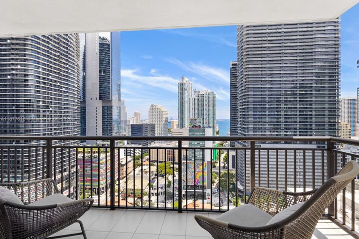 999 SW 1st Ave 2502  Miami FL 33130 photo