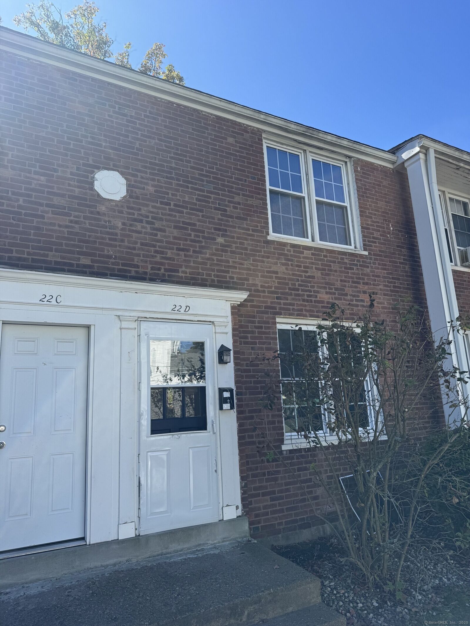 Property Photo:  22 Saint James Street #D  CT 06040