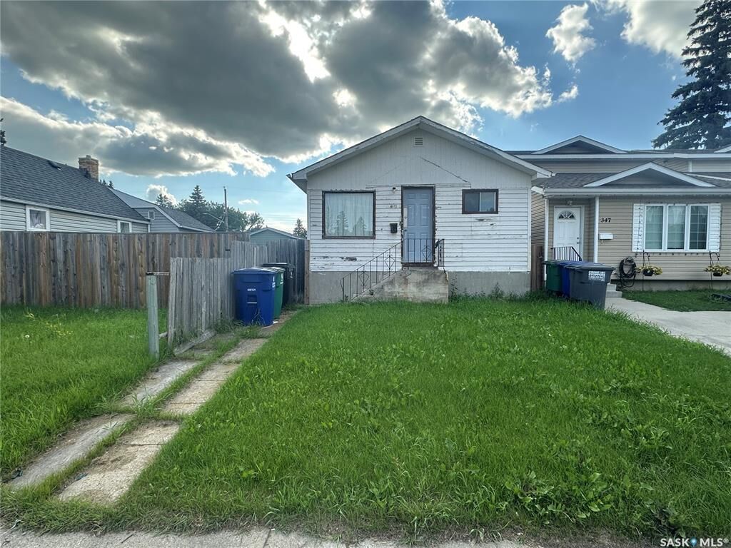 Property Photo: 349 X Avenue S SK S7M 3H5