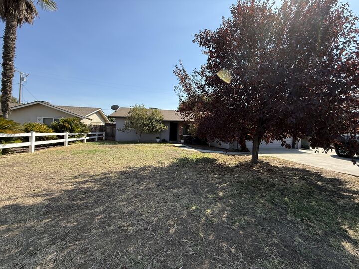 Property Photo:  3425 W Laurel Avenue  CA 93277 