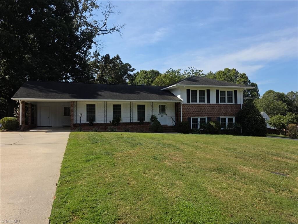 Property Photo:  280 Brittany Road  NC 27045 